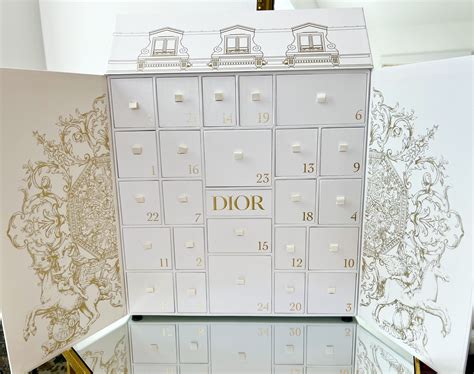 adventskalender 2023 frauen dior|montaigne dior advent calendar.